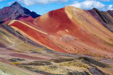 Vinicunca yürüyüş sahnesi, Cusco Bölgesi, Peru. Gökkuşağı Dağı (Montana de Siete Colores).