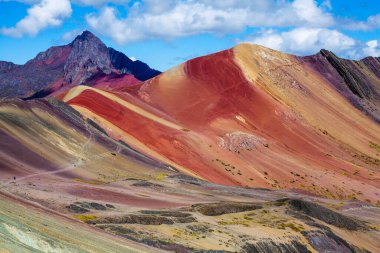 Vinicunca yürüyüş sahnesi, Cusco Bölgesi, Peru. Gökkuşağı Dağı (Montana de Siete Colores).