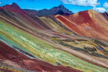 Vinicunca yürüyüş sahnesi, Cusco Bölgesi, Peru. Gökkuşağı Dağı (Montana de Siete Colores).