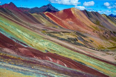 Vinicunca yürüyüş sahnesi, Cusco Bölgesi, Peru. Gökkuşağı Dağı (Montana de Siete Colores).