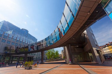 Brussels, Belçika - 20 Mayıs 2015: Avrupa Parlamentosu Brüksel, Belçika, binanın dış. AB'nin yasama fonksiyonu egzersizleri.