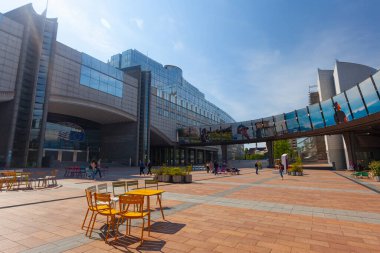 Brussels, Belçika - 20 Mayıs 2015: Avrupa Parlamentosu Brüksel, Belçika, binanın dış. AB'nin yasama fonksiyonu egzersizleri.