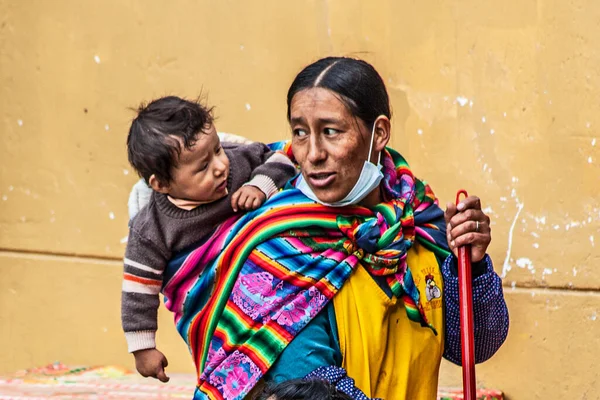 Perú Mayo 2022 Peruanos Con Ropa Tradicional Ollataytambo Madre Con — Foto de Stock