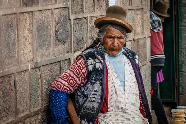 Peru Μαΐου 2022 Περουβιανός Λαός Παραδοσιακά Ρούχα Κοντά Στο Κούσκο — Φωτογραφία Αρχείου
