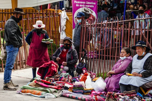 Перу Травня 2022 Перуанці Традиційному Одязі Куско Жінка Продає Сувеніри — стокове фото