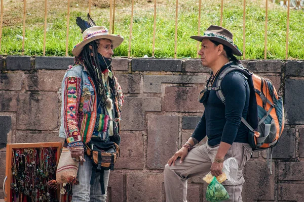 Peru Mai 2022 Peruaner Cuzco Indianer Traditioneller Kleidung Verkaufen Souvenirs — Stockfoto