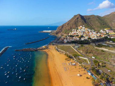Teresitas Sahili hava görüntüsü Drone ile çekildi. Tenerife Kanarya Adası, İspanya