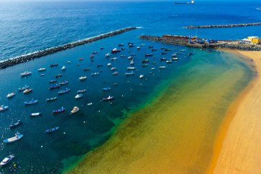 Teresitas Sahili hava görüntüsü Drone ile çekildi. Tenerife Kanarya Adası, İspanya