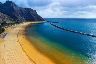 Teresitas Sahili hava görüntüsü Drone ile çekildi. Tenerife Kanarya Adası, İspanya