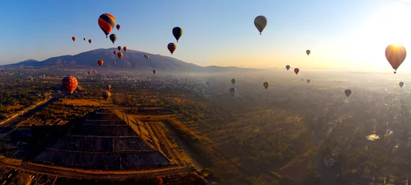 Sunrise Hot Air Balloon Teotihuacan Pyramid —  Fotos de Stock