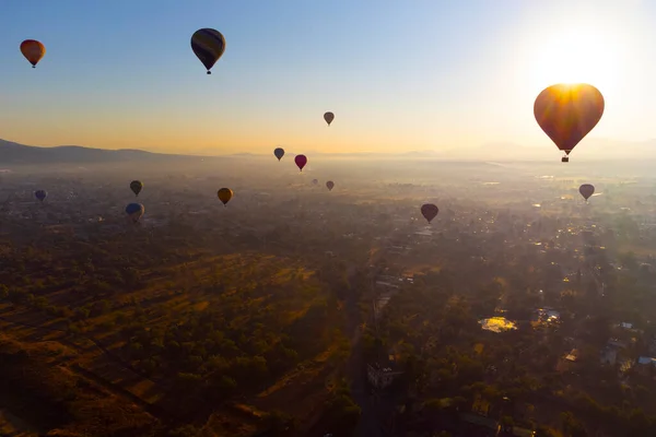 Sunrise Hot Air Balloon Teotihuacan Pyramid — Zdjęcie stockowe