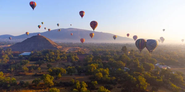 Sunrise Hot Air Balloon Teotihuacan Pyramid — Foto Stock