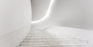 MEXICO ŞEHRİ - 14 Mart 2022: Soumaya Müzesi (Museo Soumaya). Soumayo Müzesi 'nde 30 asırlık sanat eserinden 66.000' den fazla eser var..