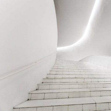 MEXICO ŞEHRİ - 14 Mart 2022: Soumaya Müzesi (Museo Soumaya). Soumayo Müzesi 'nde 30 asırlık sanat eserinden 66.000' den fazla eser var..