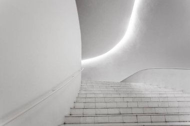 MEXICO ŞEHRİ - 14 Mart 2022: Soumaya Müzesi (Museo Soumaya). Soumayo Müzesi 'nde 30 asırlık sanat eserinden 66.000' den fazla eser var..