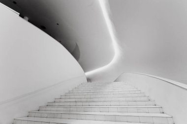 MEXICO ŞEHRİ - 14 Mart 2022: Soumaya Müzesi (Museo Soumaya). Soumayo Müzesi 'nde 30 asırlık sanat eserinden 66.000' den fazla eser var..