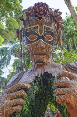 Tulum, Meksika - 26 Mart 2022. Daniel Popper 'ın dev heykeli Ven a la Luz, ya da Tulum, Meksika' da Işığa Gelirken