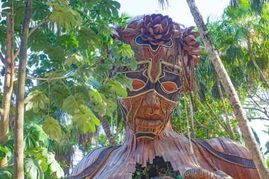 Tulum, Meksika - 26 Mart 2022. Daniel Popper 'ın dev heykeli Ven a la Luz, ya da Tulum, Meksika' da Işığa Gelirken