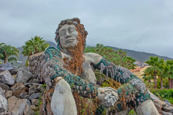 Teneriffa Kanarische Inseln März 2022 Sozialgarten Und Skulptur Einer Riesigen — Stockfoto