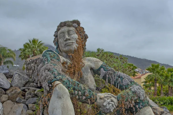 Teneriffa Kanarische Inseln März 2022 Sozialgarten Und Skulptur Einer Riesigen — Stockfoto
