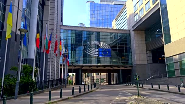 Brüsszel Belgium 2022 Június Európai Parlament Ukrán Európai Zászlókkal Ellátott — Stock videók