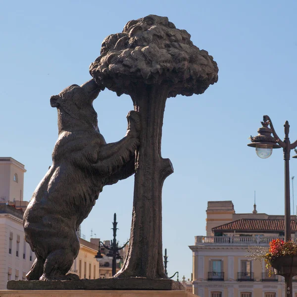 Статуя Медведя Клубники Символ Мадрида Пуэрта Дель Соль Мадриде Испания — стоковое фото