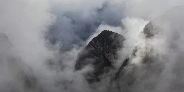 Morning Mountains Andes Fog Clouds Machu Picchu Peru — Fotografia de Stock