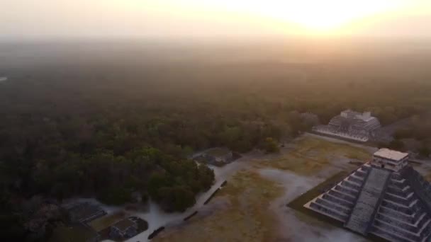 Chichen Itza Πυραμίδες Και Δάσος Νωρίς Πρωί Στην Ώρα Της — Αρχείο Βίντεο