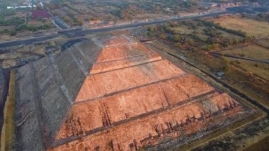 Teotihuacan Piramidinin üzerinde gün doğumu, Meksika