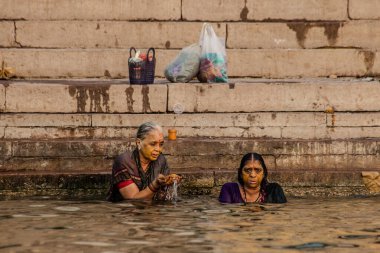 VARANASI, INDIA - NOVEMBER 15: Hindu pilgrims take a holy bath in the river ganges on November 15, 2013 in Varanasi, Uttar Pradesh, India 