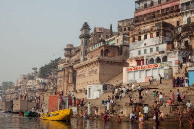 VARANASI, INDIA - NOVEMBER 15: Hindu pilgrims take a holy bath in the river ganges on November 15, 2013 in Varanasi, Uttar Pradesh, India 