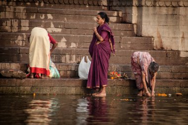 VARANASI, INDIA - NOVEMBER 15: Hindu pilgrims take a holy bath in the river ganges on November 15, 2013 in Varanasi, Uttar Pradesh, India 