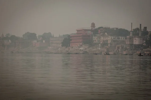 Varanasi India December Hindus Perform Ritual Puja Dawn Ganges River — Stok fotoğraf