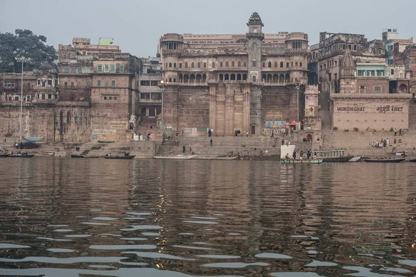 Varanasi India December Hindus Perform Ritual Puja Dawn Ganges River — Photo