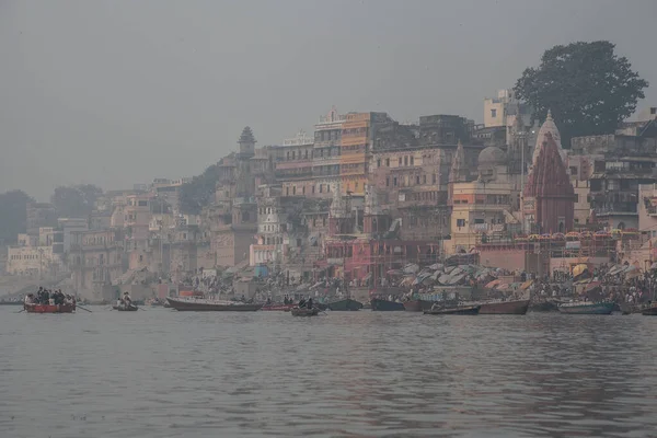 Varanasi India December Hindus Perform Ritual Puja Dawn Ganges River — Stockfoto