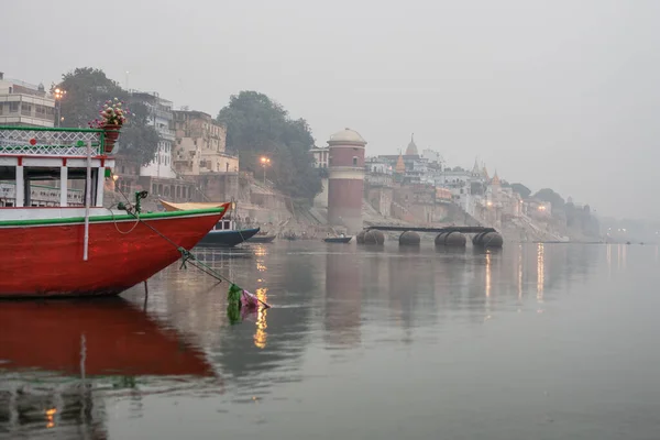 Varanasi India December Hindus Perform Ritual Puja Dawn Ganges River — Photo