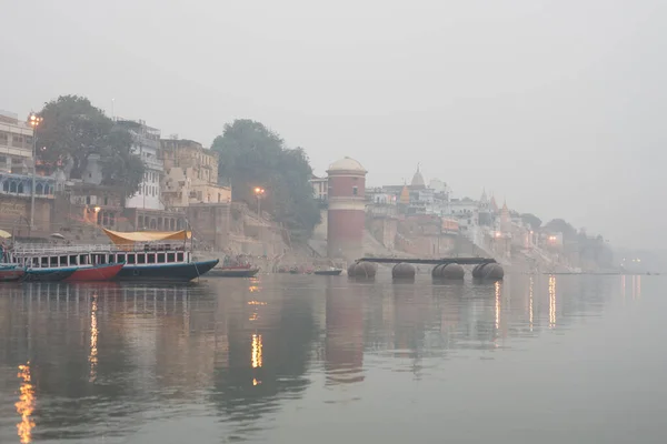 Varanasi India December Hindus Perform Ritual Puja Dawn Ganges River — Photo