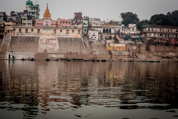Varanasi India December Індуси Виконують Ритуальну Пуджу Світанку Річці Ганг — стокове фото