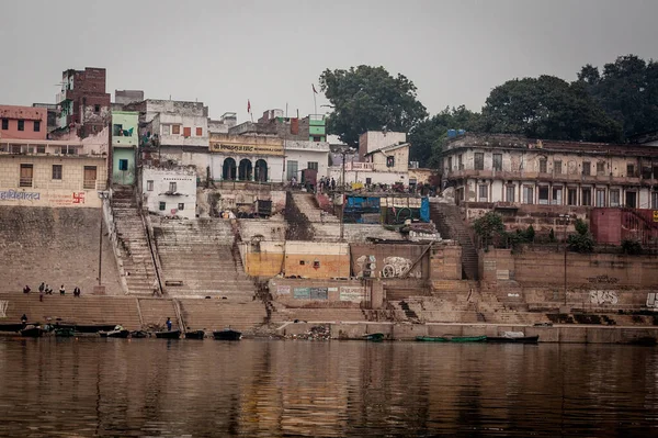 Varanasi India December Hindus Perform Ritual Puja Dawn Ganges River — Stock Photo, Image