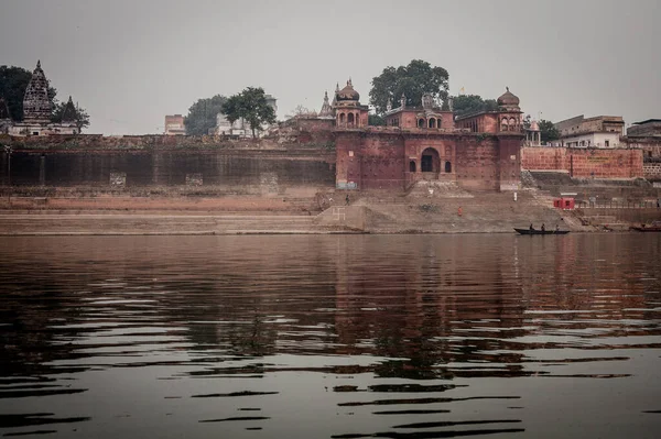 Varanasi India December Hindus Perform Ritual Puja Dawn Ganges River — Stock Photo, Image