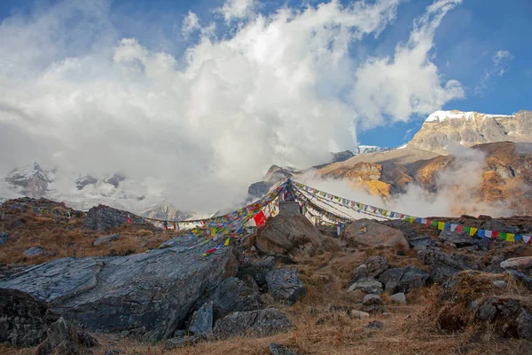 Маленький Храм Флагами Базовом Лагере Аннапурна Непал — стоковое фото