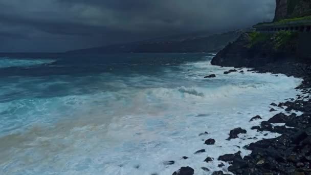 Побережье Атлантического Океана Puerto Cruz Тенерифе Испания — стоковое видео