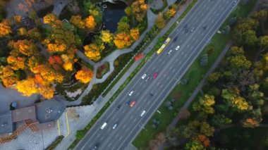 KPI ukivercity yakınlarındaki Peremogy Caddesi 'nin hava görüntüsü, Kyiv, insansız hava aracı ile çekildi.