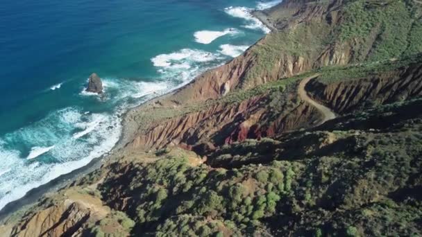 Widok Lotu Ptaka Wioskę Pobliżu Wybrzeża Oceanu Gór Parku Wsi — Wideo stockowe