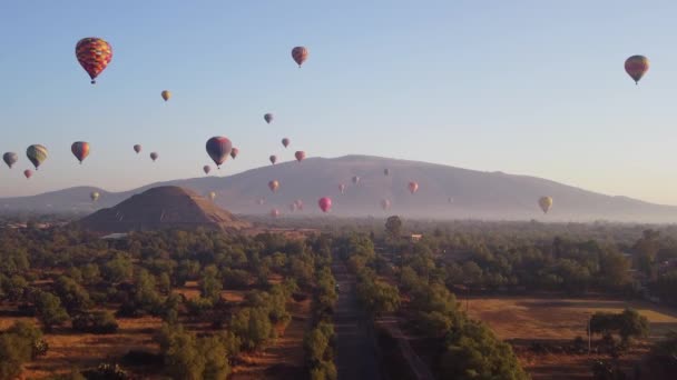 Sunrise Hot Air Balloon Teotihuacan Pyramid — Wideo stockowe