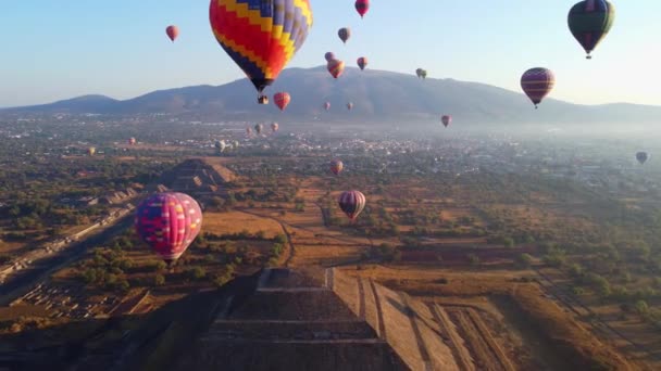 Sunrise Hot Air Balloon Teotihuacan Pyramid — Vídeo de stock