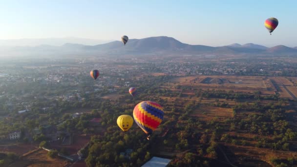 Sunrise Hot Air Balloon Teotihuacan Pyramid — Stock video