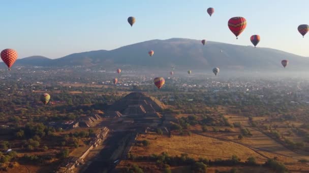 Sunrise Hot Air Balloon Teotihuacan Pyramid — 图库视频影像
