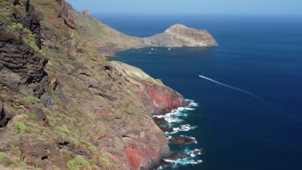 Widok Lotu Ptaka Wioskę Pobliżu Wybrzeża Oceanu Gór Parku Wsi — Wideo stockowe