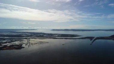 Güney Amerika, Peru 'da Titicaca Gölü ile Puno' nun hava manzarası